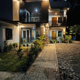 Tiwi's Travellers Inn - Solar Powered, Starlink, Scooter Rental, Palawan Tours、プエルト・プリンセサのホテル