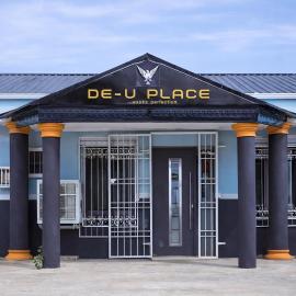De-V Place Hotel, hotel i Mama