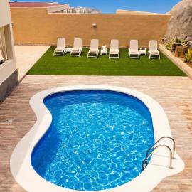 Luxury Villa Masca private heated pool Free Car except Christmas, Hotel in Adeje