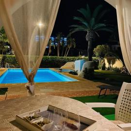 Luxuriöses Chalet mit privatem Pool、ロケタス・デ・マルのホテル
