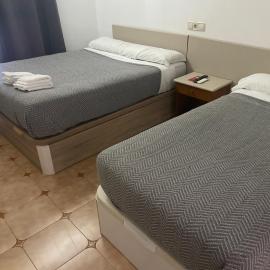 Hostal Treinta6, хотел в Сесеня