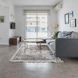 Cosy Bright 2BR Balcony Suite in Central Nicosia, hotel v destinácii Strovolos