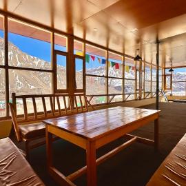 Piti khangpa, hotell i Kaza
