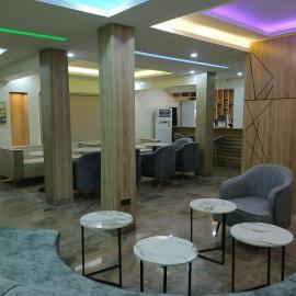 Stallion Luxury Suites, hotel a Ado