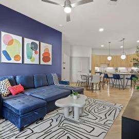 Cozy Modern 2BR Near Dining and Shops Downtown