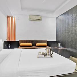 Super Townhouse Divya Palace