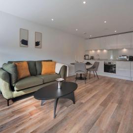 Modern 1 Bed Apartment in Gravesend w Games Room, hotel in Gravesend