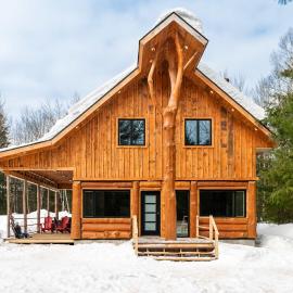 Spa & Near the Lake - Chalet de L'Artisant, hôtel à Brownsburg