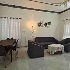 Gulmohar Serene 2BHK Furnished flat without AC and with AC additional price, hotel in Belgaum