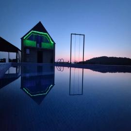 Close to the sky, hotel a Agara