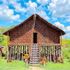 Rumsram Homestay by Rumah Etnik Papua Sorong, hotel in Papermaranda