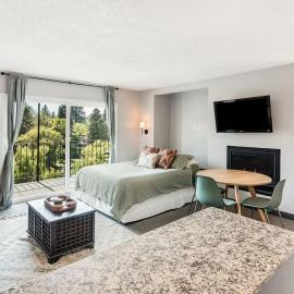 Riverview Pet Friendly Condo in Downtown Bend