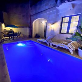 Farmhouse Naomi with Pool, hotel em Qala