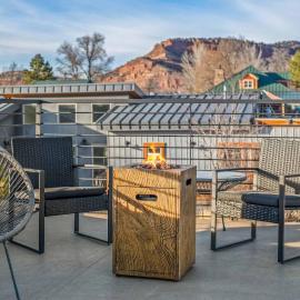 Timber & Tin C 2Bed 2Bath w Pool & Rooftop Deck