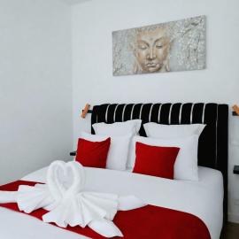 Le Joyau du lac, hotel u gradu Šaravin
