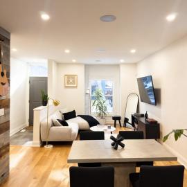 Beautiful modern 2Bdr sunny home with French decor, hôtel à Hamilton