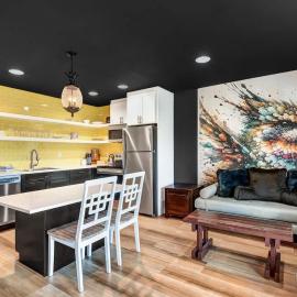 Top Floor Riverfront Condo at the edge of Downtown, hotel in Bend