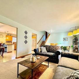 Charming Family Friendly House, Hot tub, Playroom
