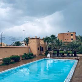 Auberge camping ouadjou, Hotel in Nkob