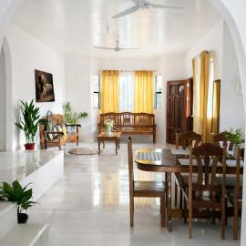 Paulines & Malinao Homestay, hotel a Burgos