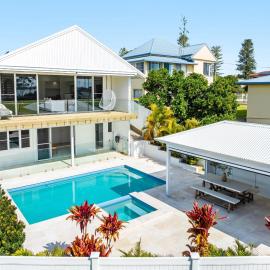 'Bentwood' Luxe Waterfront Escape