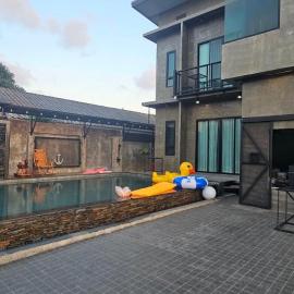 Navy Medic 36 Poolvilla, khách sạn ở Sattahip