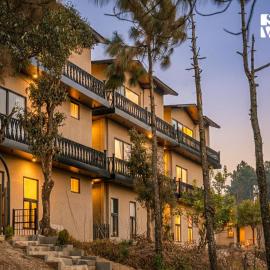 StayVista at Yug at Tehri Peaks with Jacuzzi, BBQ – hotel w mieście Chamba