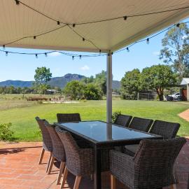 Maranda Country Estate 5 Bedrooms - 12x Beds, Pool, Spa, EV, Pets, hotell i Broke