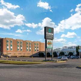 Clarion Hotel & Suites, hotel en Brandon