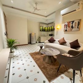The Lodgers One and Two BHK Service Apartments Sector 45, hotel di Gurgaon