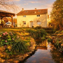 Cottage au bord de bassin