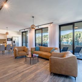 The Island Home - Korkya Luxury Apartments - free garage parking, hotel in Korčula