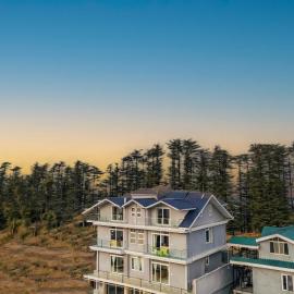 Alaya Stays The Ridgeview Retreat Pet-friendly Hillside Retreat, hotel a Nāldera
