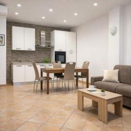 Square Inn Apartment
