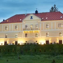 Hotel & Restoran Dvorac Gjalski, hotel u gradu Zabok