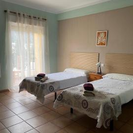 Hotel Move Espadan, מלון בAzuébar