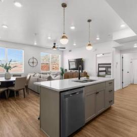 Condo 204L | Water Park Open All Year, hotel a Hurricane
