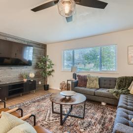 Private Home - Hot Tub, Game Room, Fire Pit, Fenced Yard