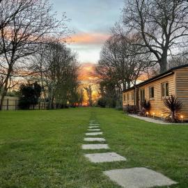 Kendall Lodge, hotel in Burwell