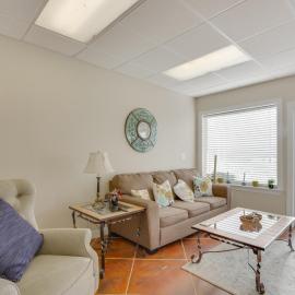 On-Site Lake Access: Serene Waterloo Getaway, hotel v Waterlooju
