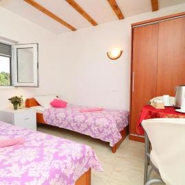 Apartmani BELIN - soba s pogledom na more、Okukljeのホテル