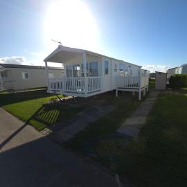 The Retreat Lighthouse - Lido Beach Prestatyn, hotel di Prestatyn
