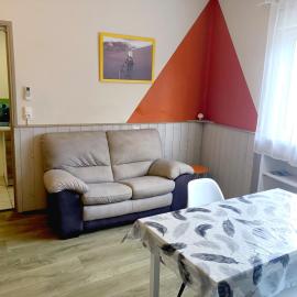 Grand studio climatisé avec draps fournis et grand parking gratuit