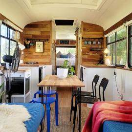 Molly the Bus at Happy Goat Farm, Hotel in Moorland