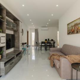 2 bedroom bright apartment