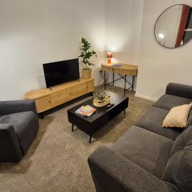 Sleek 1 Bed Flat near Warwick Castle with Parking
