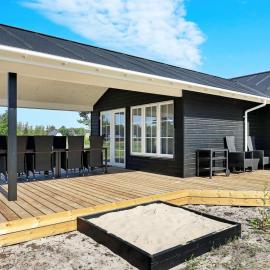8 person holiday home in Læsø