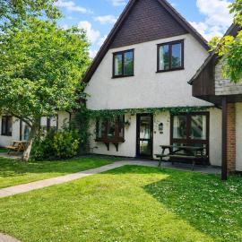 Charming & Spacious Holiday Home