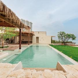 Ultra Luxury Beachfront 5 Bedrooms Pool Villa, Hotel in Hua Hin