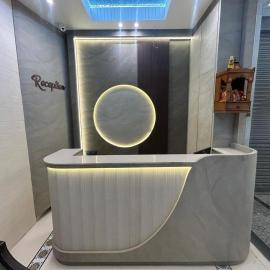Hotel Luxe, hotelli kohteessa Kānpur
